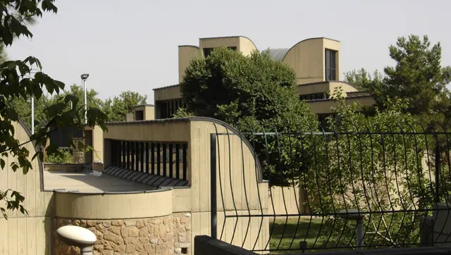 Файл: Современные искусства tehran.jpg