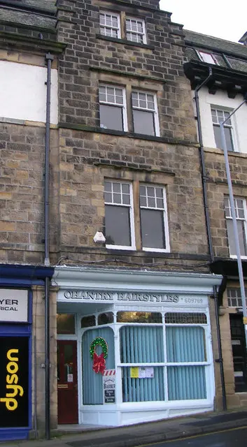 Файл: Chantry Hairstyles - Chantry Drive - geograph.org.uk - 1610887.jpg