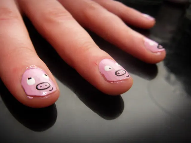 Исполнитель: Oink Oink Piggy Nail Art