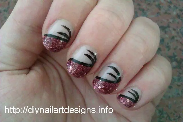 Дизайн ногтей: Pink Glitter Diagonal French Tip