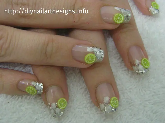 Оригинальное название: G&T Nail Tutorial with Glitter and Fimo