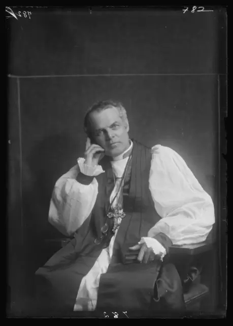 Николс, Бишоп, портретная фотография Арнольда
