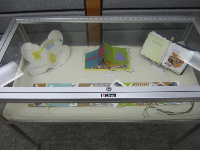 Min Lees Graphic Design Book Binding (6022190205)