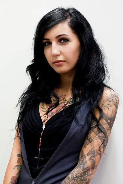 Fiona (02), Tattoo Shop Clerk & Model - Tattoo Art Fest (320) - 18-20Sep09, Париж (Франция)