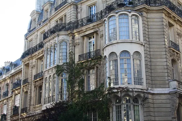Фасад здания рядом с Parc Monceau