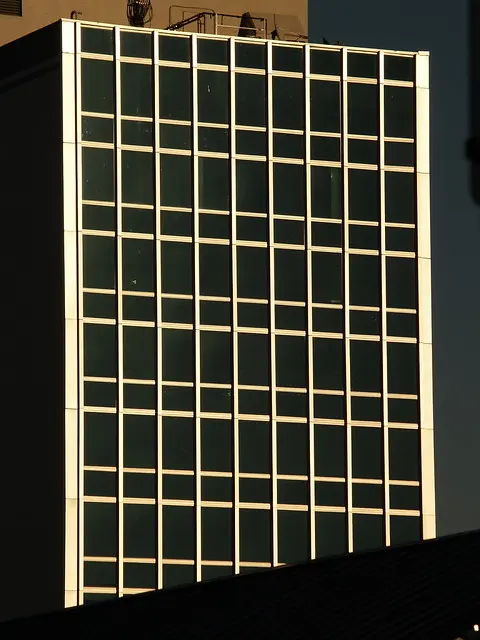 World Building Facade at Sunset, Джорджия-авеню (Серебряная весна, MD)