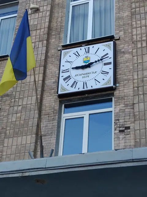 Закрытие — фасад здания Вовчанского городского совета