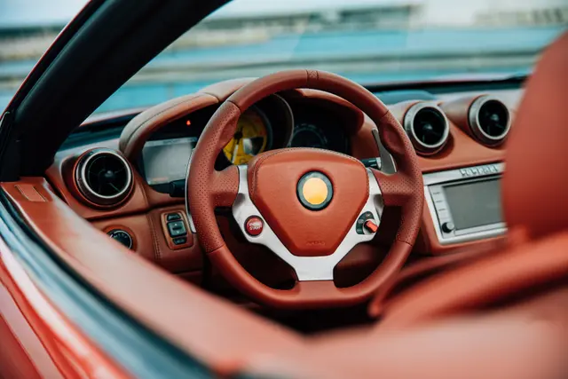 Роскошный автомобиль