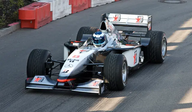 Мика Хаккинен 2008 Звезды и автомобили McLaren MP4-13