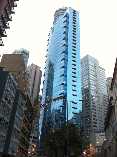HK Central 60 Wyndham Street, фасад офисного здания Centrium, ноябрь 2012
