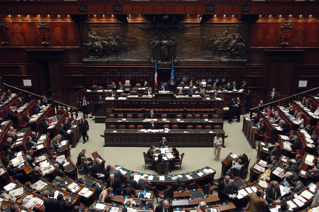 Файл:Montecitorio Interior 01.jpg