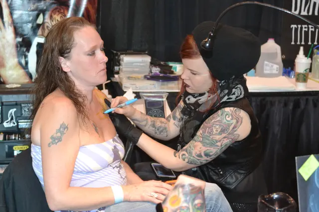 Дамы на фестивале HR Tattoo Arts, март 2014