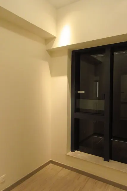 HK FV  ⁇  Novum East 33F Showflat Август 2018 IX2 спальня внутреннее освещение