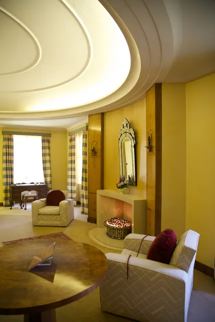 Eltham Palace - интерьер, вид на спальню Вирджинии Курто