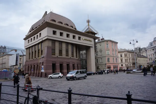 Современное здание Львов