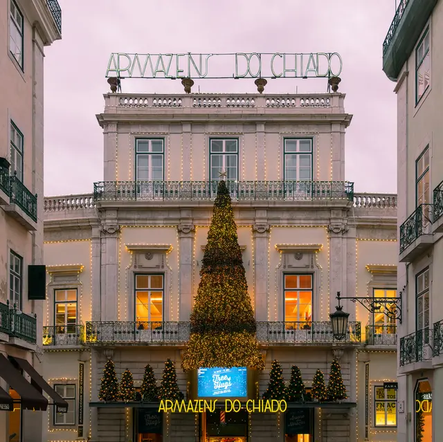 Armazéns do Chiado в сумерках и с рождественскими украшениями, Лиссабон, Португалия Julesvernex2