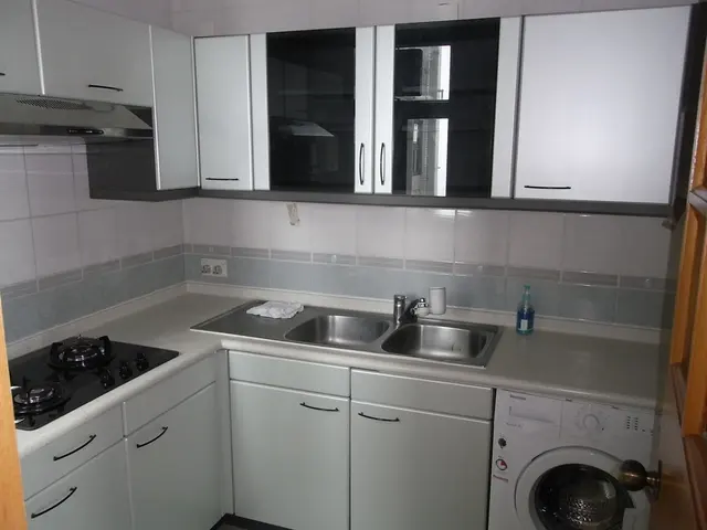 HK Mid — уровни 2 Seymour Road ⁇ Голдвин Хайтс Кухня интерьер 11 октября 2010
