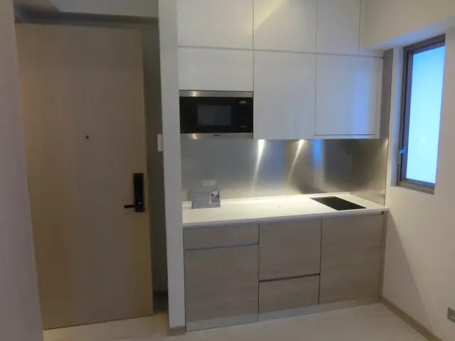 Файл: HK IFC FV ⁇ High Place 18B Showflat Open Kitchen Interior Dec-2013.