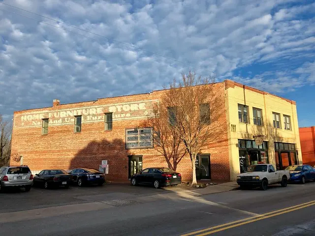 Здание магазина мебели, West Asheville, Asheville, NC