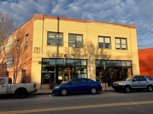 Здание магазина мебели, West Asheville, Asheville, NC