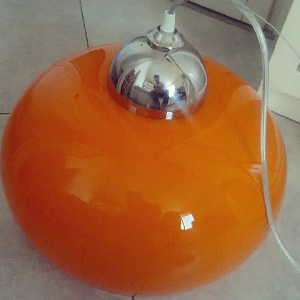 vi ricordate il lampadario che avevo trovato al mercatino dell'usato x 5€? L ho portato da un artigiano che assembla lampadari, mi ha trovat