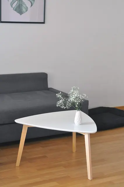 Дизайн интерьера Graues Sofa im scandinavian