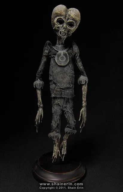 Скульптура Alien Mummy Art Doll