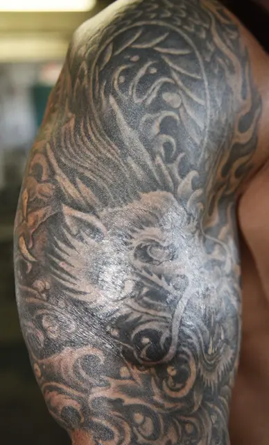 Мужская фитнес-модель John Quinlan Oriental Dragon татуировка Half-Sleeve