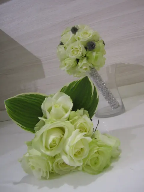 Оригинальное название: White Rose Bridal Bouquet