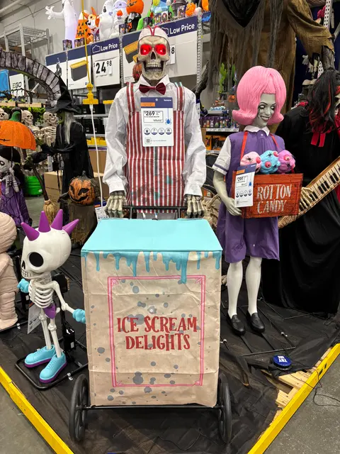 Lowe's, Valdosta, Хэллоуин украшения 1 2026 01