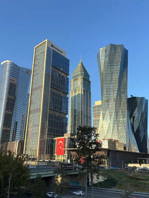 Площадь небоскреба Стамбульского финансового центра (вертикальная)