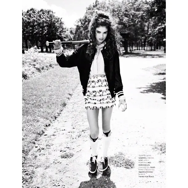 SWANclothing Silver Standard Garters в августе 2012 года выпуска Elle France. «Girls in America» отредактирована/стилизована Мари Лихтенберг